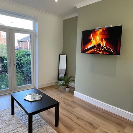 Whole House Modern Two Bedroom In Newcastle - Free Parking Exterior photo