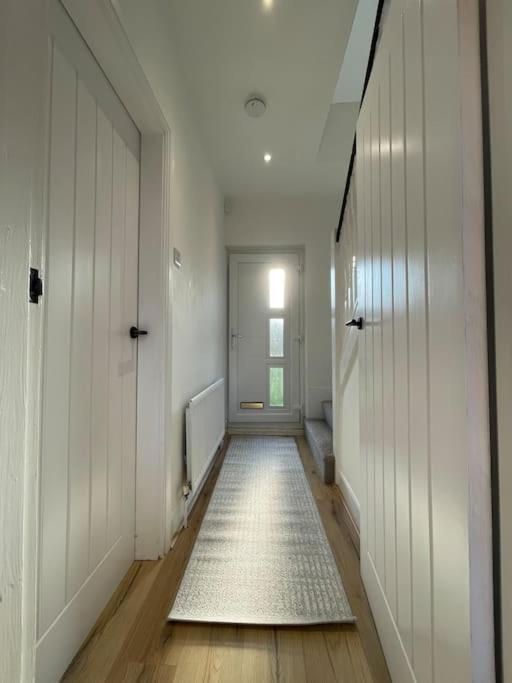Whole House Modern Two Bedroom In Newcastle - Free Parking Exterior photo