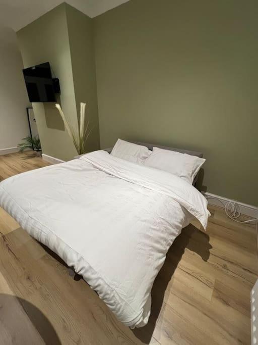 Whole House Modern Two Bedroom In Newcastle - Free Parking Exterior photo